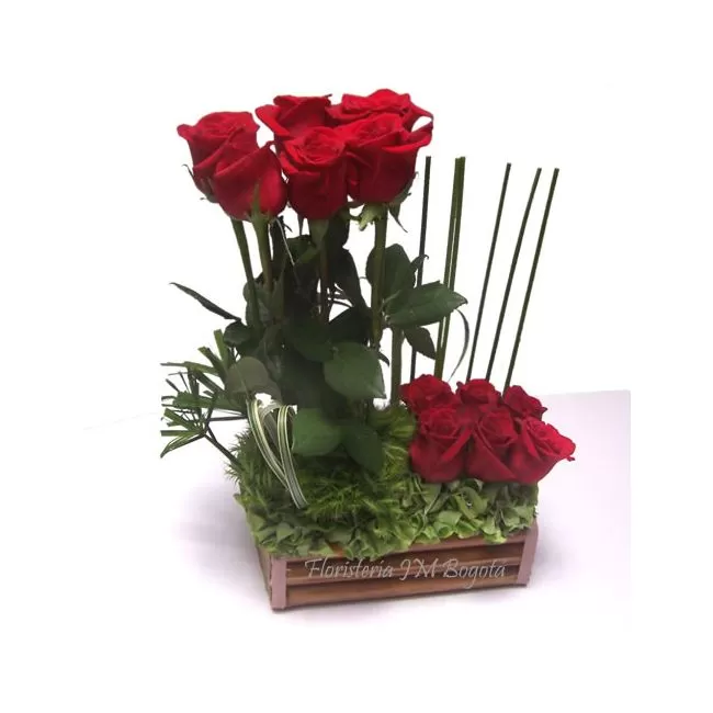 Arreglo Floral de 12 Rosas Envio a Bogota Arreglo Floral de 12 Rosas Envio a Bogota